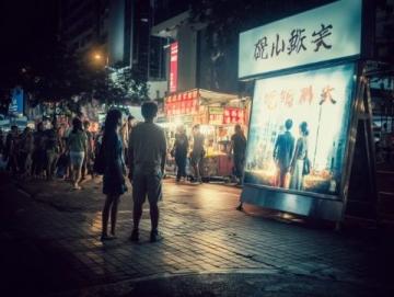 大连星海公园旁西门老街:美食夜市繁华再现,探寻老街旧时光