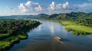 探秘中缅边境魅力小城瑞丽:自然、风情与美食之旅