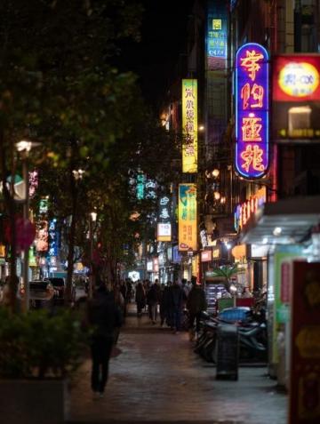 香港回归20年之际,福田口岸至香港市区的交通方式有了两个选择:老路还是新路?