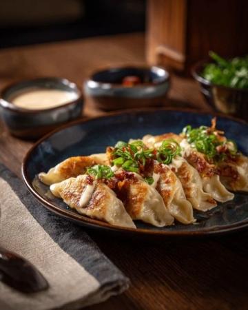 胶州海鲜美食推荐:探寻咱家锅贴店的地道风味