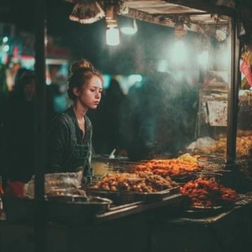 寿宁路美食夜市未有拆迁计划,市场监管部门正整治无证经营商户