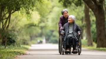 推进城市交通无障碍服务新标准:提升残疾人出行便利性的双重国标实施