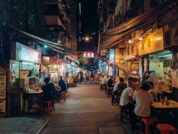 大连星海公园旁西门老街:美食夜市繁华再现,探寻老街旧时光