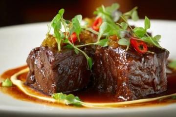 师傅揭秘:这款酱卤牛肉为何一天能卖200斤?