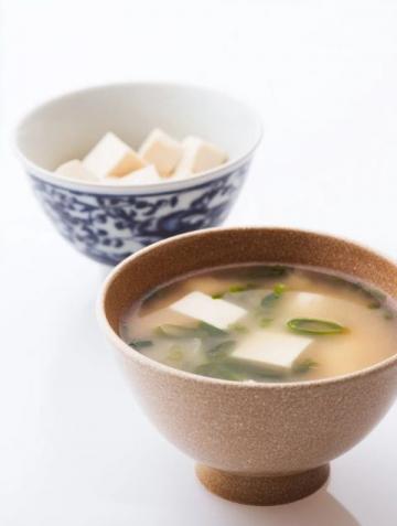 白菜豆腐三鲜汤:简单营养,全家适宜的养生佳品