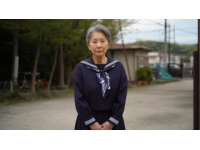 七十岁的女人还能走T台，农村妇女逆势成功，桃子姐如何成为家中的收入主力？