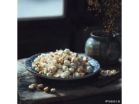 无锡有很多特色小吃，以下是一些经典的介绍