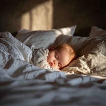婴幼儿睡眠安全全攻略：床垫选择、睡姿调整与环境打造(必看！)
