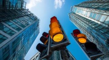 全面解析交通知识要点:信号标识、行人规范、驾驶员准则