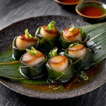 夏季美味佳肴：蒜香爆炒金针菇花甲螺