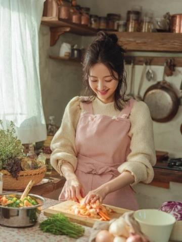 红楼梦美食复刻师：32年还原56道经典菜肴吸引百万网友关注