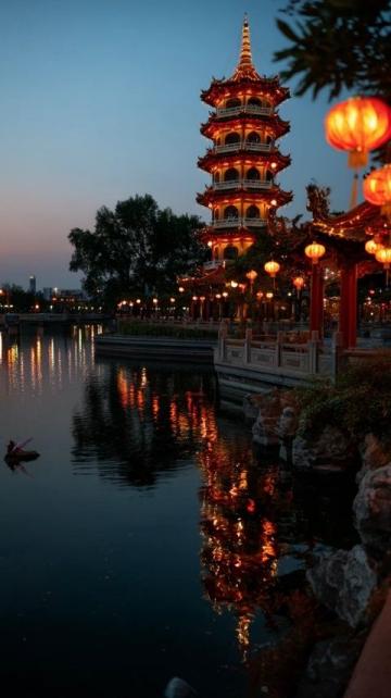 北京通州月亮河小镇夜市:从疫情复苏到五一爆火的蜕变之旅