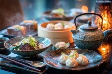 云南美食以其多样性和独特的风味著称,融合了多民族饮食文化
