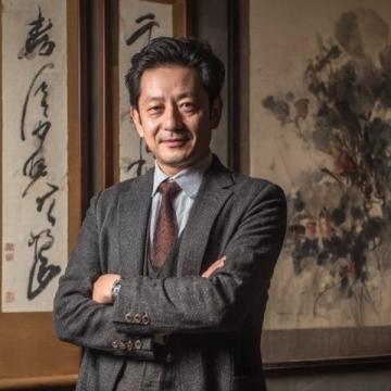 流浪汉捡钱上交警局暖心感动中国