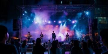 武汉夜空刀郎歌声点燃,演唱会门票售罄!