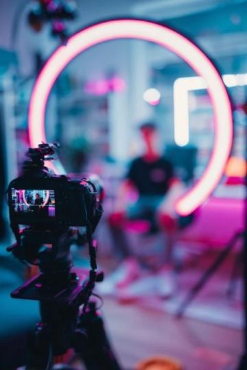 大学生拍Vlog技巧全解：打造个性化影像日记