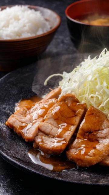 阿秋美食记:烤猪肉香芋盛宴与芹菜鲜肉的美味邂逅