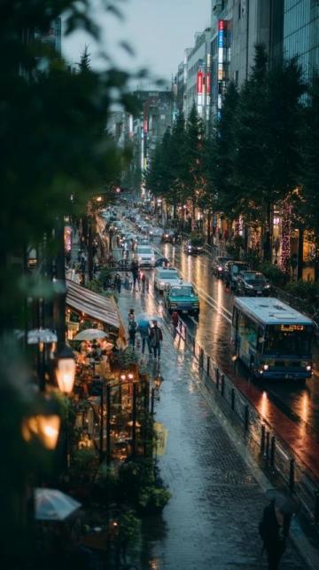 夜晚的汕头:华侨公园海滨长廊灯火璀璨,人流不息