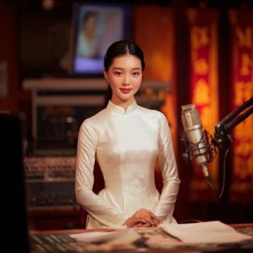 宁波网红小姐姐直播卖饭团,人气爆棚!