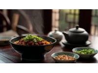美食爱好者心中的杂酱面：情感、记忆和传承