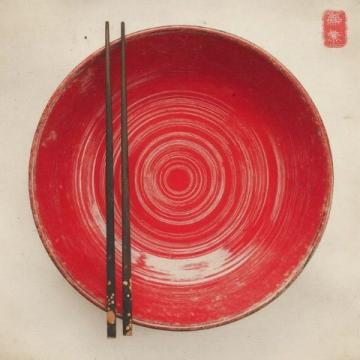 中国的筷子,看似简单的两根小棒,却承载着深厚的文化底蕴,它们一般呈长条状