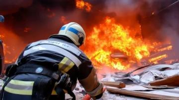 邯郸高层住宅发生火灾 消防栓无水可用