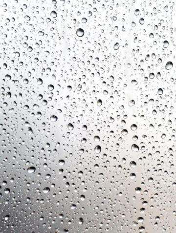 雨水带来凉爽天气,适合外出逛街