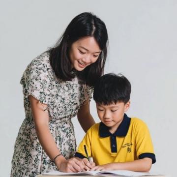 中考英语是许多学生关注的焦点，掌握核心知识点和应试技巧对提高成绩至关重要