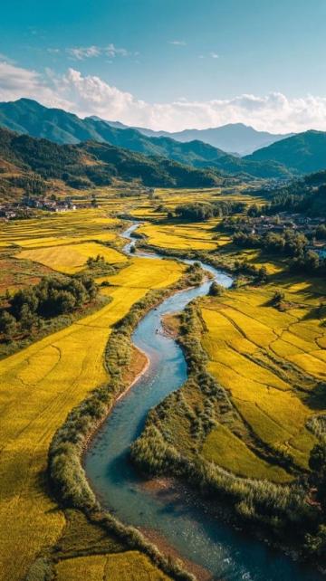 云南旅游攻略云南是中国旅游资源最丰富的省份之一,融合了雪山峡谷、高原湖泊