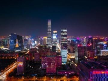 已经是晚上9点多了,街边仅有几家饭馆还亮着灯,能在北京经营到深夜的