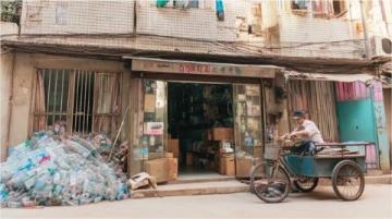 杭州深巷藏着一家被外卖平台"通缉"的米粉店,每当夜幕降临