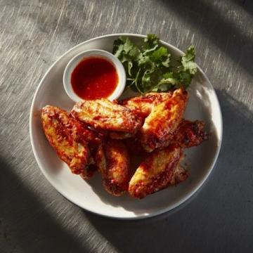 香酥炸鸡翅外酥里嫩,一口咬下满满的幸福感!