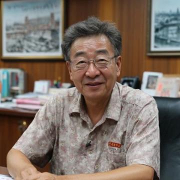 河南农民工大叔走红:参加陈行甲读书会火爆一时
