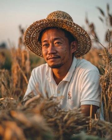 广西大学生李帅入赘桂林,种植甜脆柿子,日赚500多元