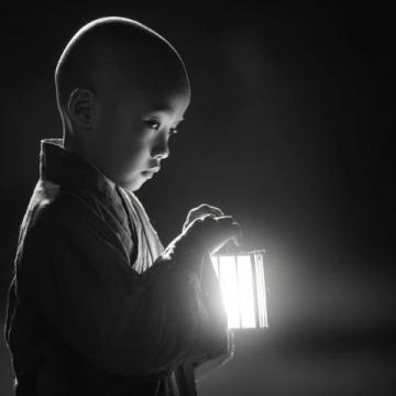 卢舍那大佛夜光灯亮起,这抹盛唐微笑让全网疯传!全攻略,带你穿梭千年时光。