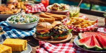 暑假时光：与我的饭搭子重逢的美食之旅