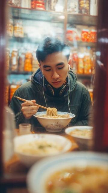 在上海，一定是要看书和吃美食的