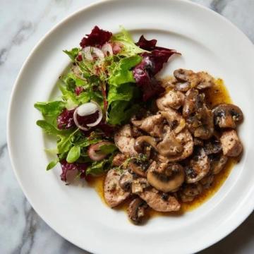 松蘑炒肉VS小白蘑菇炒肉:探寻北方家味中的菌香魅力