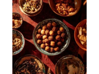 高平名吃店的超级美味:炒饽子、酸菜黑圪条和核桃肉的完美组合
