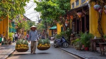 越南美食之旅:春卷、热带水果与西餐体验