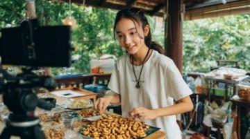 清迈JJ Market市集周末攻略:手工艺品与地道美食探秘