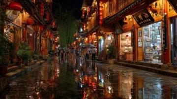 今晚到怀远西路,发现怀远夜市旁边有一个小巷——幸福巷。
