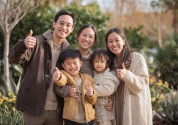 越南三姐妹跟着姐夫来中国开眼界,原本以为手握300万越南盾就富得流油了