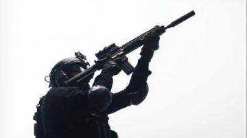 浙江海盐:全副武装特警送外卖,女子收到订单惊呆了!