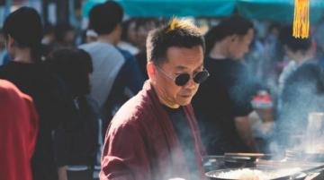 钦州早市的烟火与美味：猪脚粉、五色糯米饭的诱人邂逅