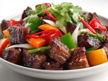 用冰糖还是白糖?红烧肉的甜蜜选择