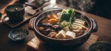 江苏镇江特色美食推荐:锅盖面、肴肉与蟹黄汤包不容错过