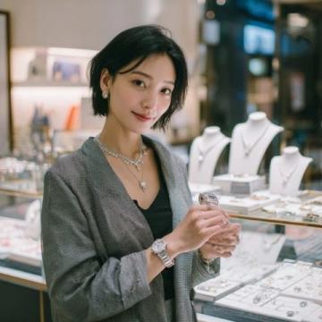 我领悟了:每月收入仅三千,却奢侈购入三万元包包的经历