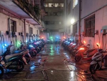 杭州深巷藏着一家被外卖平台"通缉"的米粉店,每当夜幕降临