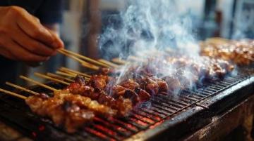 探秘新密美食夜市:文昌大公鸡与炭火羊排的魅力